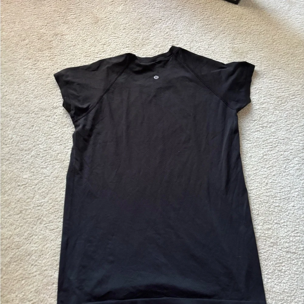 Lululemon Swiftly Tech Black Short Sleeve T-Shirt Size 12 - Picture 2 of 4